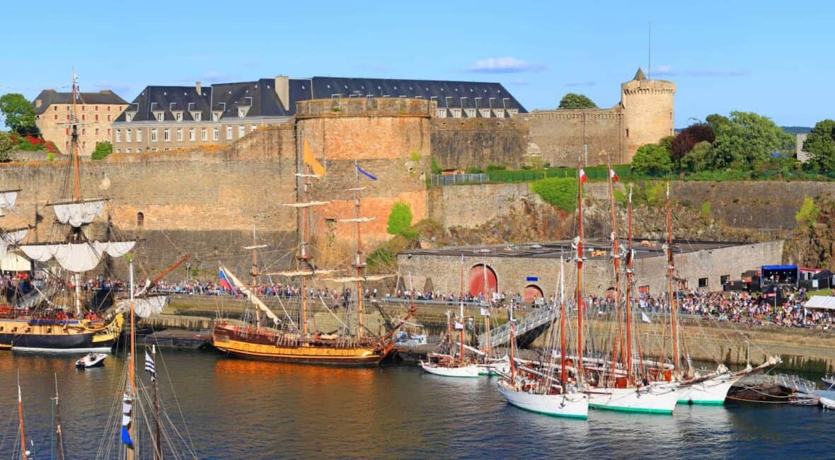 Photo du port et du château de Brest