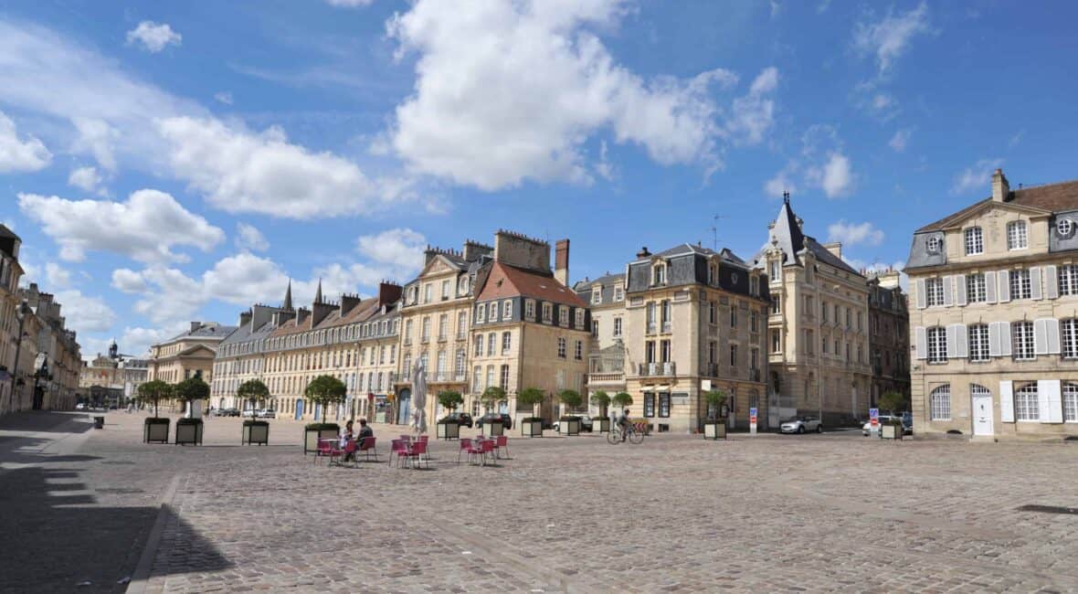 Vue d'une place du centre ville de Caen